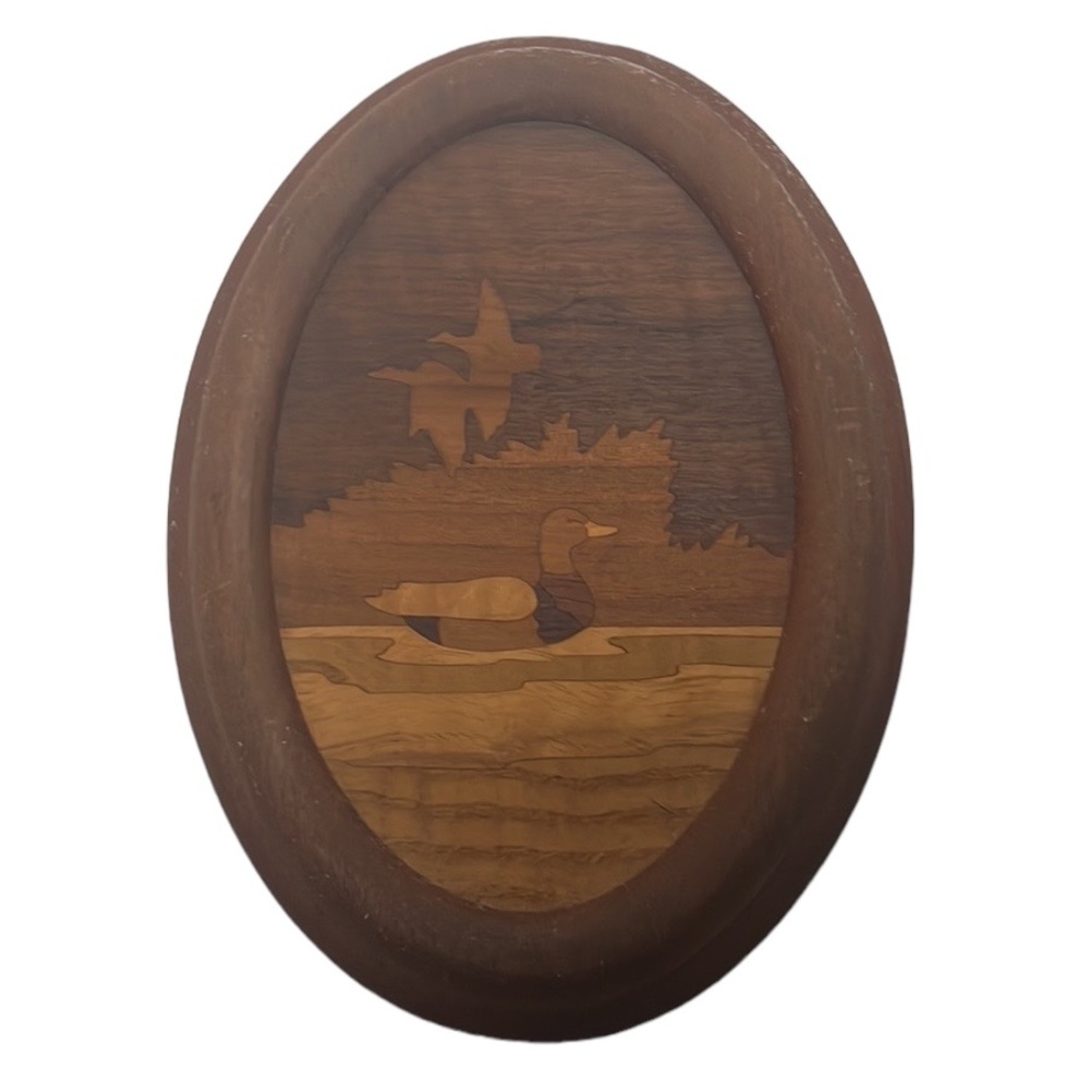 Vintage Wood inlaid duck in oval frame GL6
